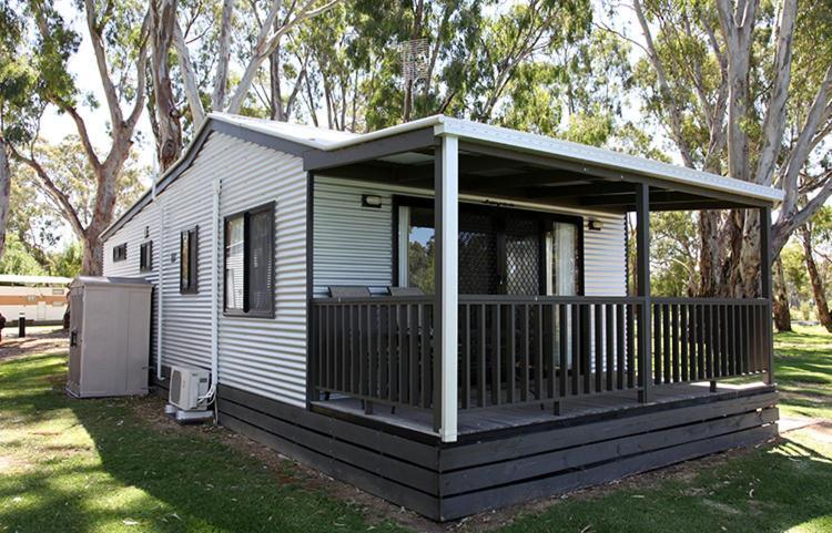 Cohuna Waterfront Holiday Park מראה חיצוני תמונה