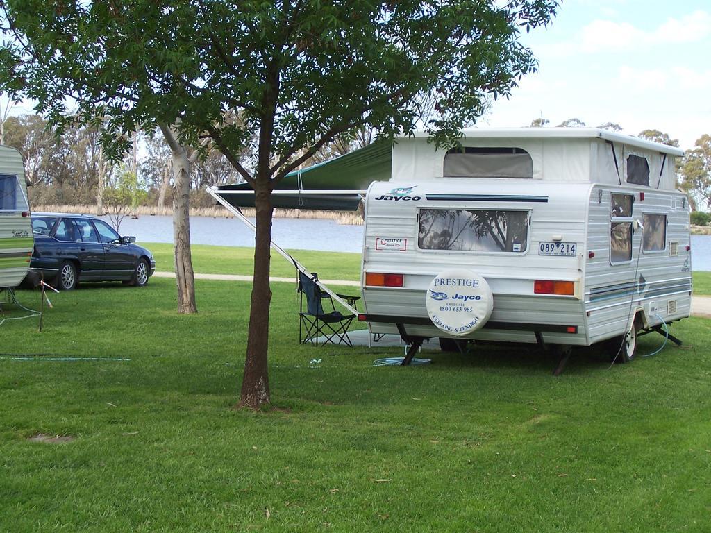 Cohuna Waterfront Holiday Park מראה חיצוני תמונה