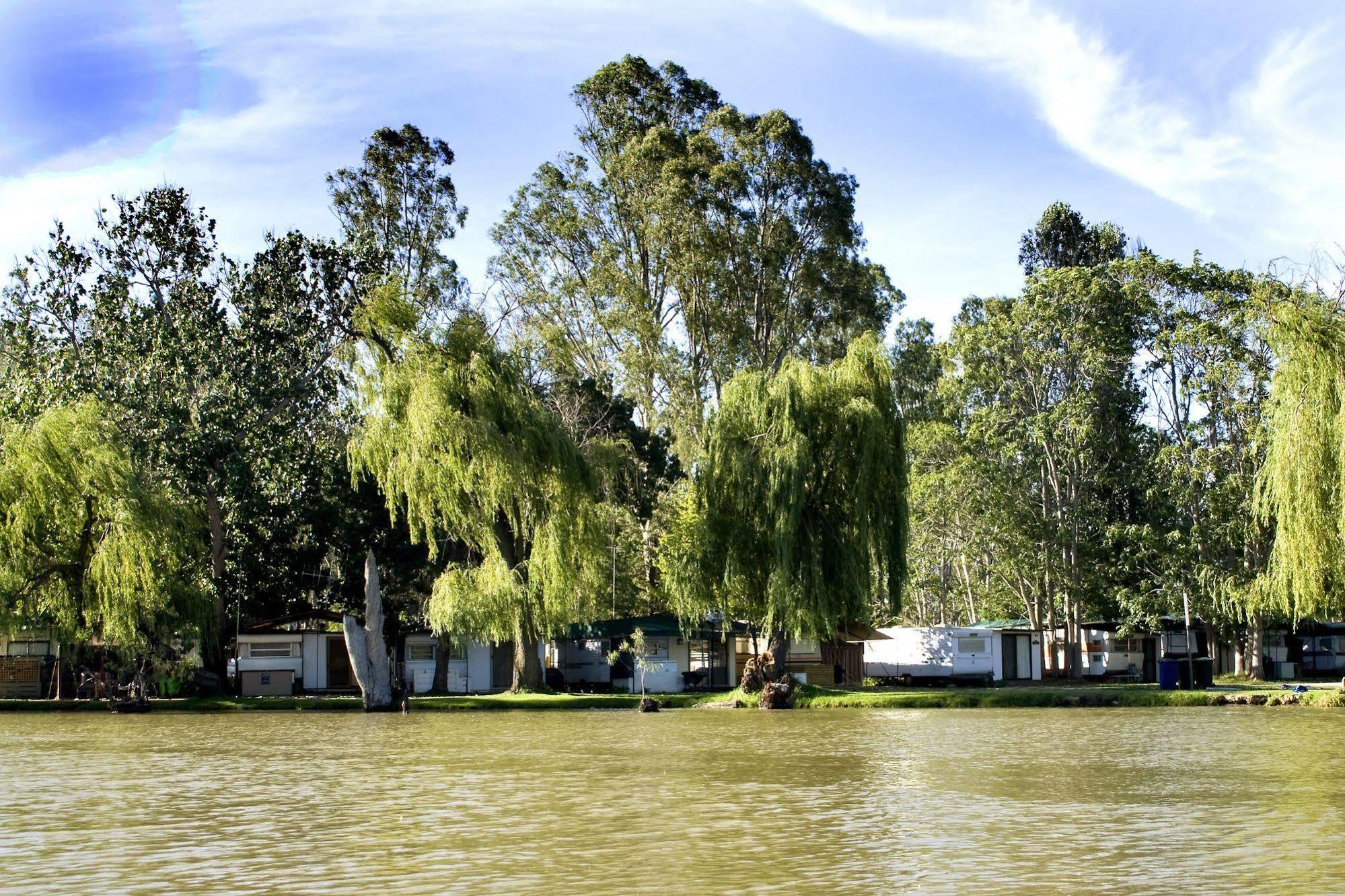 Cohuna Waterfront Holiday Park מראה חיצוני תמונה